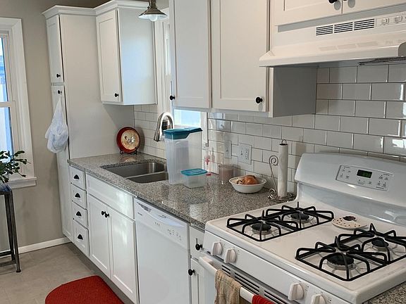 5th image of 1409 Beverly Dr