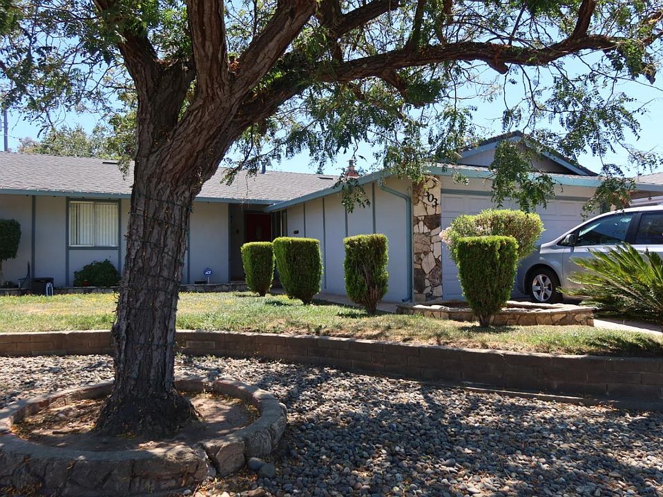 1st image of 303 Dahlia Street