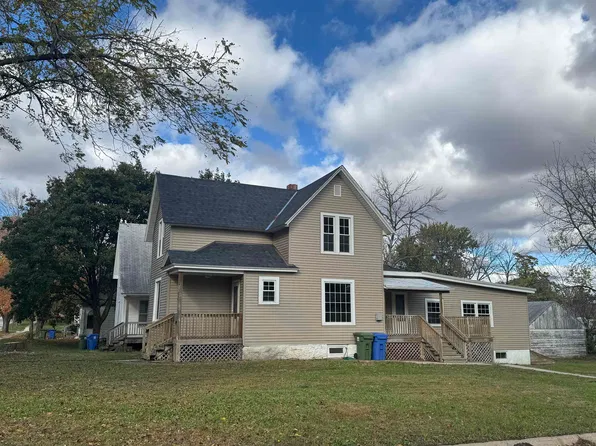 610 Clinton St, Charles City, IA 50616