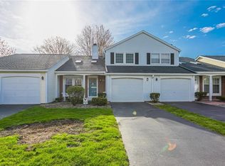 33 Old Stone Ln, Rochester, NY 14615