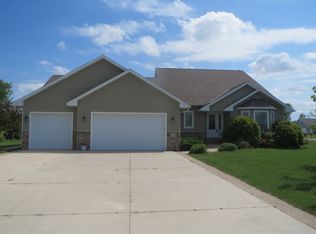 1100 Lakeview Rd, Lake Crystal, MN 56055