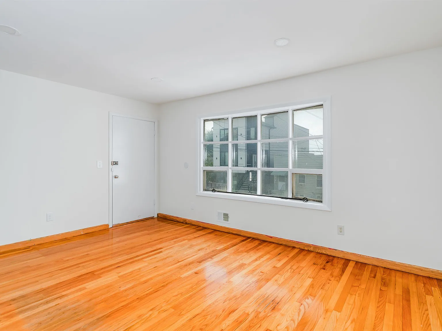 2 bed, 1.0 bath, $2,500 — Photo 3