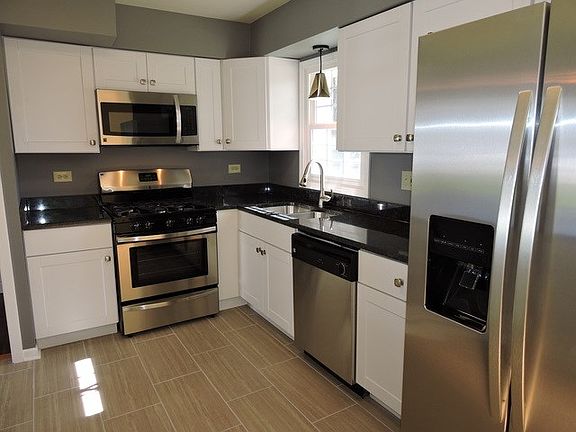 4th image of 29W249 James Ave