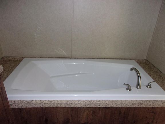 Garden Tub (Master)