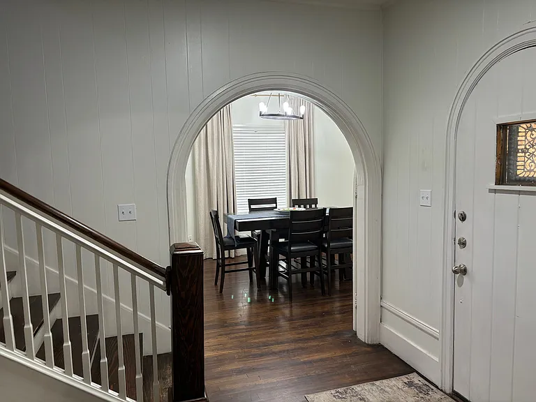 1001 S Lindsay St — Photo 2
