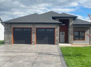 1314 Tiger Ct NE, Isanti, MN 55040