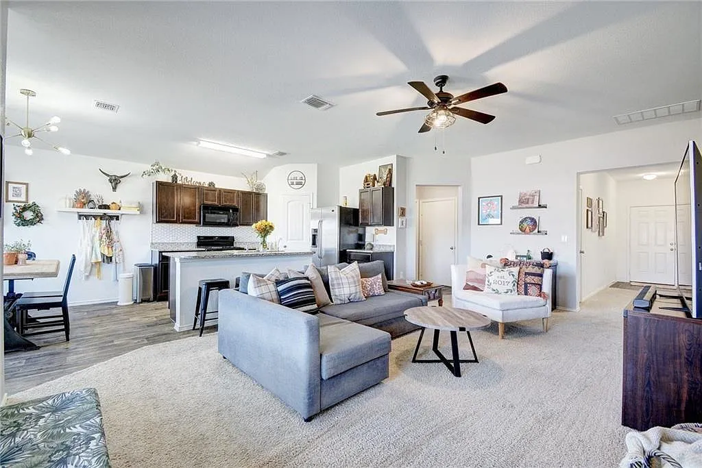 3 bed, 1464 sqft, $1,750 — Photo 2
