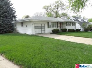 1806 Robertson Dr, Omaha, NE 68114