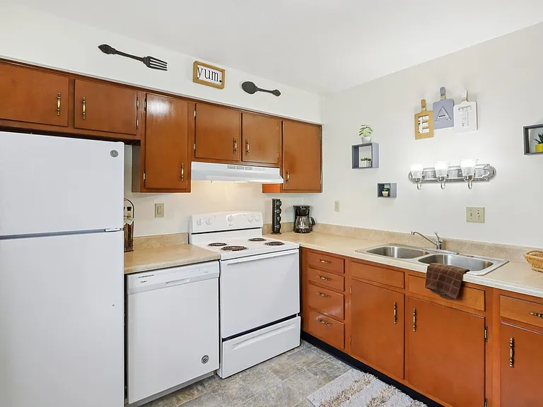 Fountain Park Apartments | Specials Available — Photo 52