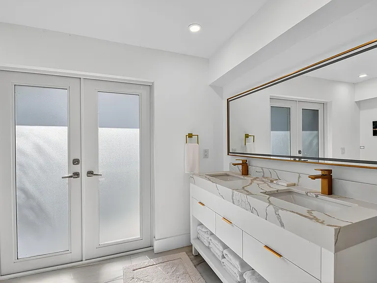 2900 Greenbriar Blvd — Photo 27