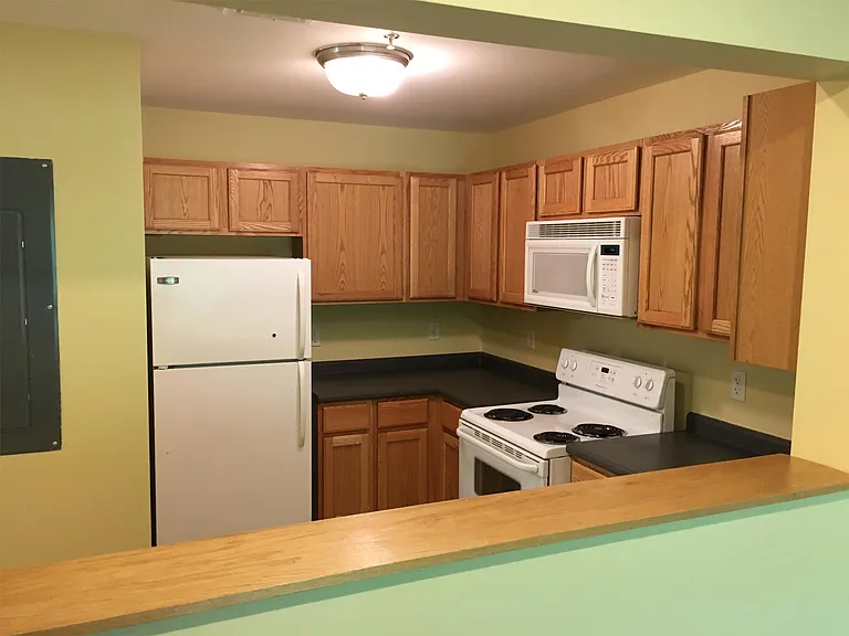 Fahey Place Apartments — Photo 14
