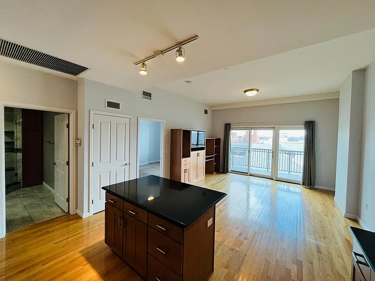 1950 N Logan St #708 — Photo 4