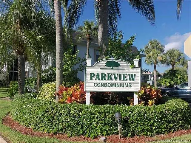 1290 SE Parkview Pl #A2