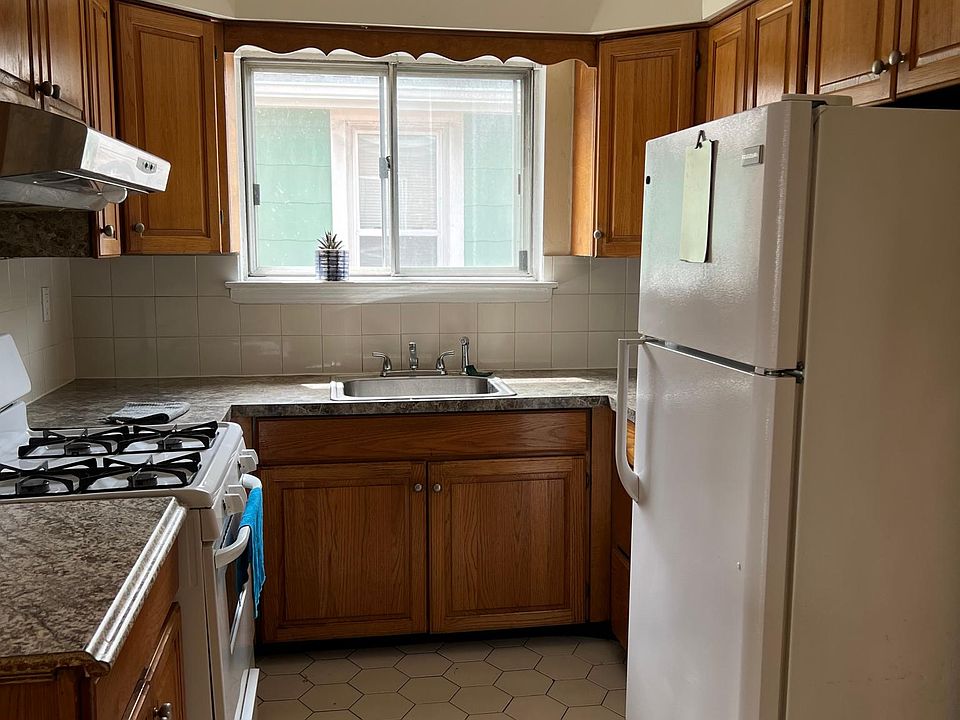1st image of 863 Revere Ave #2