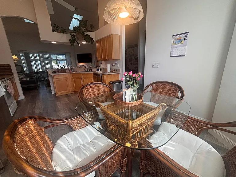 399 Renaissance Ave — Photo 8