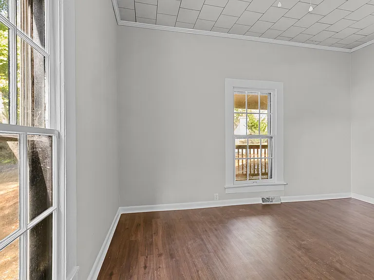 316 Bowen St — Photo 14