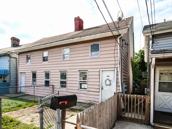 3rd image of 107-109 W Railroad Ave