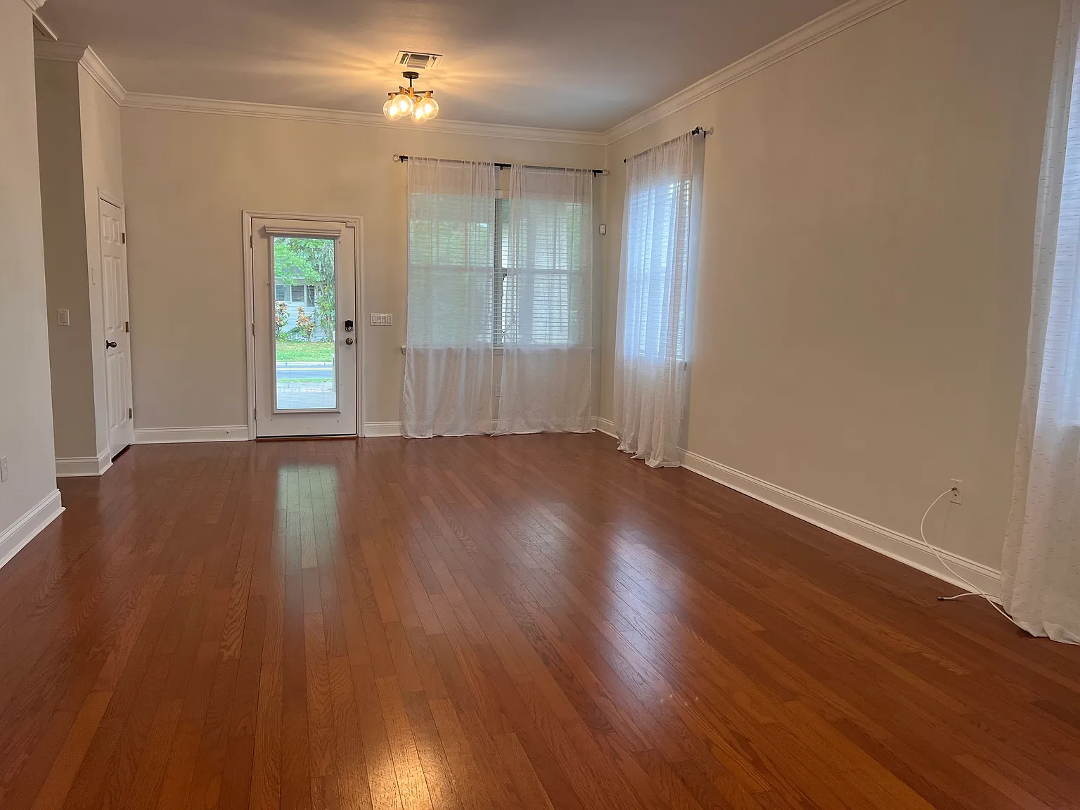3 bed, 1604 sqft, $2,900 — Photo 4