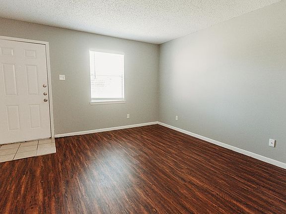 3rd image of 2700 Sunny Ln #17