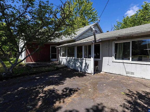 3rd image of 1715 College St
