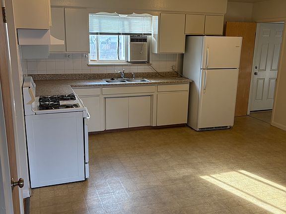 Freshly cleaned and painted kitchen!