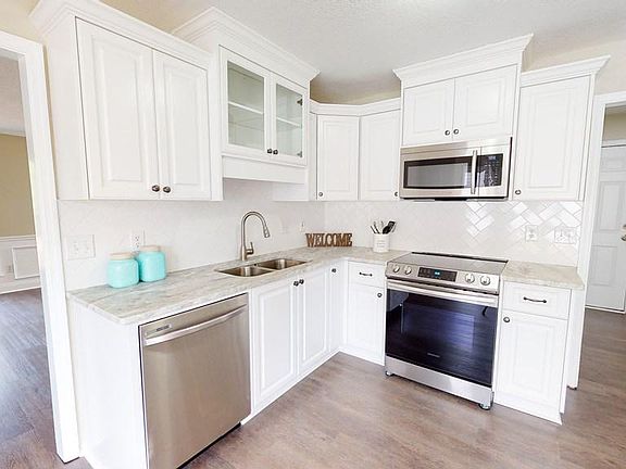3rd image of 4143 Saddlehorn Dr