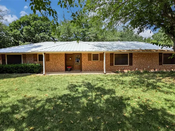 4270 Sir Lancelot Cir, Midlothian, TX 76065