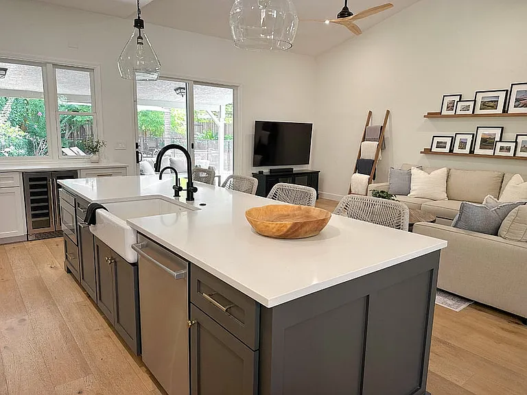 109 Grimes Way — Photo 8