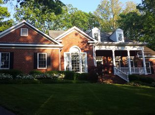 127 Palisades Dr, Signal Mountain, TN 37377