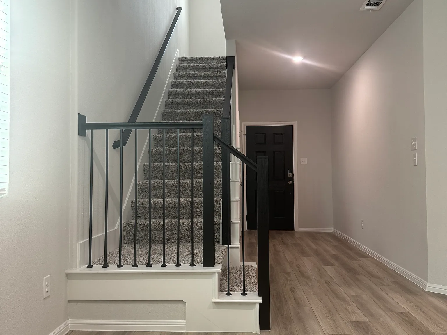 728 Amenduni Ln — Photo 2