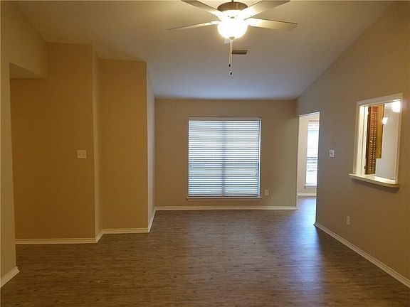 4th image of 329 Dogwood Dr