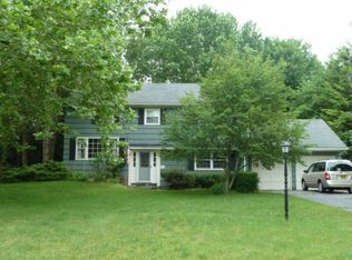 39 Parkridge Dr, Pittsford, NY 14534