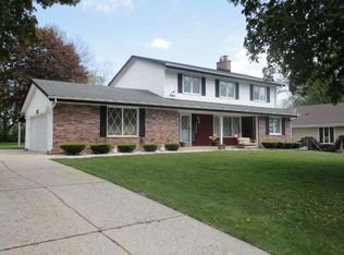 10424 S Chicago Rd, Oak Creek, WI 53154