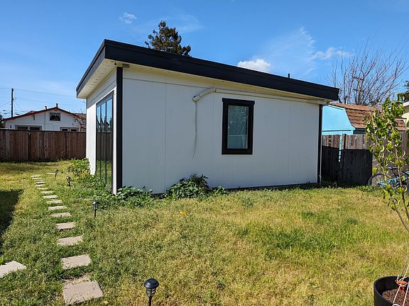 3rd image of 737 Ventura St Unit A