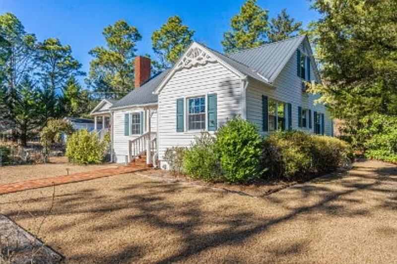 2 bed, 1.5 bath, 1458 sqft, $1,900 — Photo 2