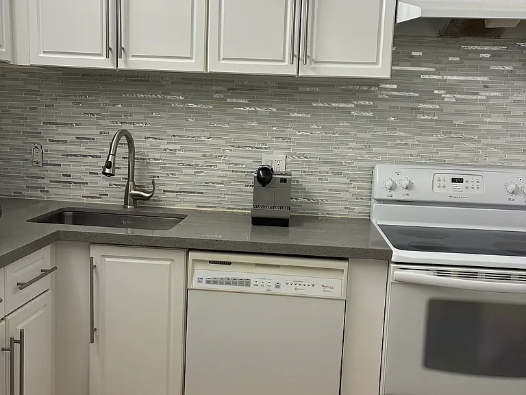 5300 NE 24th Ter #313C — Photo 8