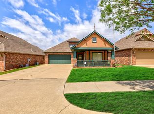 755 Glenhaven Villas Ct, Midwest City, OK 73110