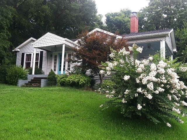 1st image of 223 Lakeview Dr