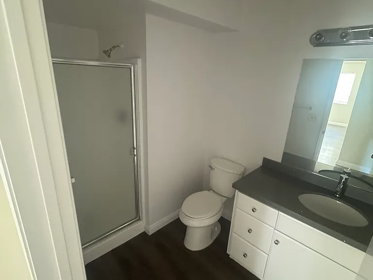 1129 Irving Ave #9 — Photo 9