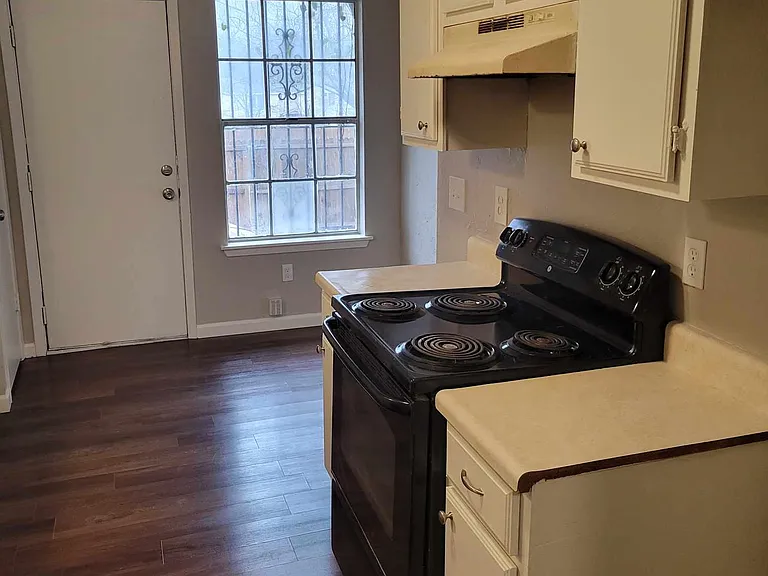 240 Ezekial Ave — Photo 4