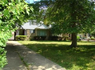 1393 Clearview Rd, Lyndhurst, OH 44124