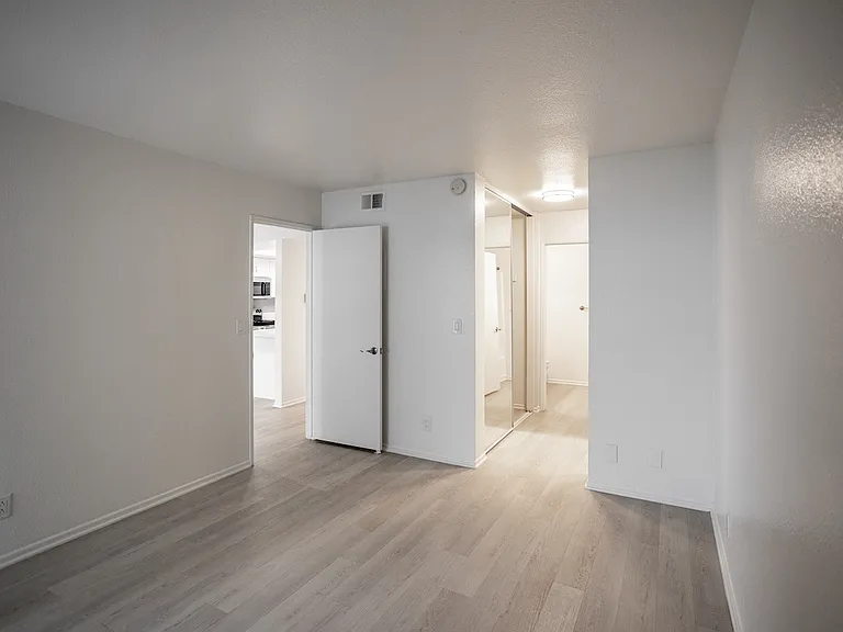 Harbor Cliff Apartments — Photo 16