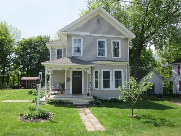 17 Mayo Street, Dover-Foxcroft, ME 04426