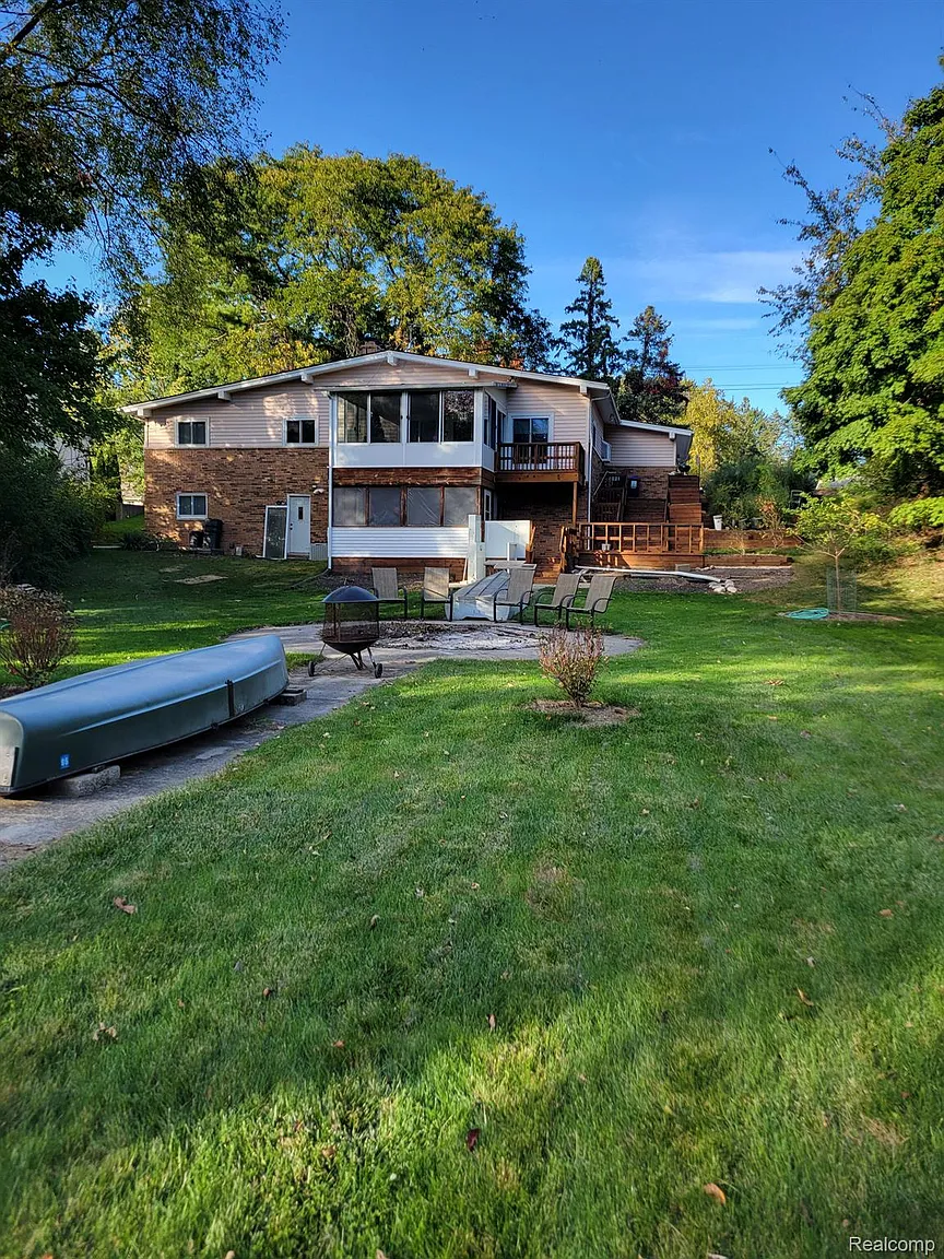 6869 Wellesley Ter photo 1
