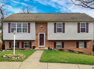 25 Holly Ct, Manchester, PA 17345