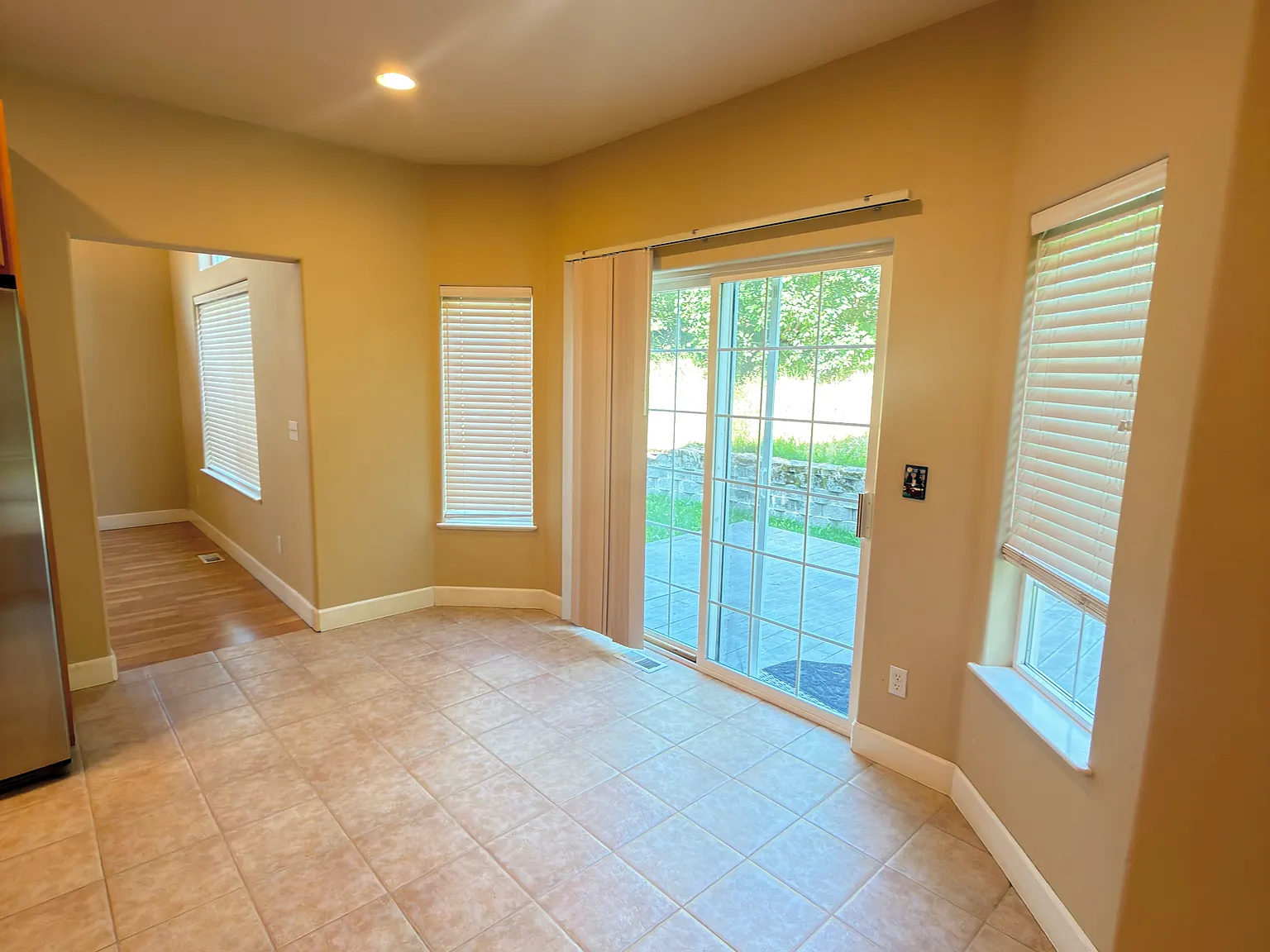 4 bed, 2.5 bath, 2309 sqft, $3,600 — Photo 3