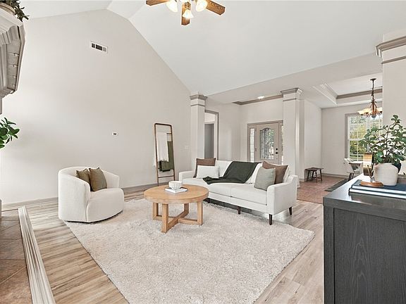 5th image of 1101 Shiraz Dr
