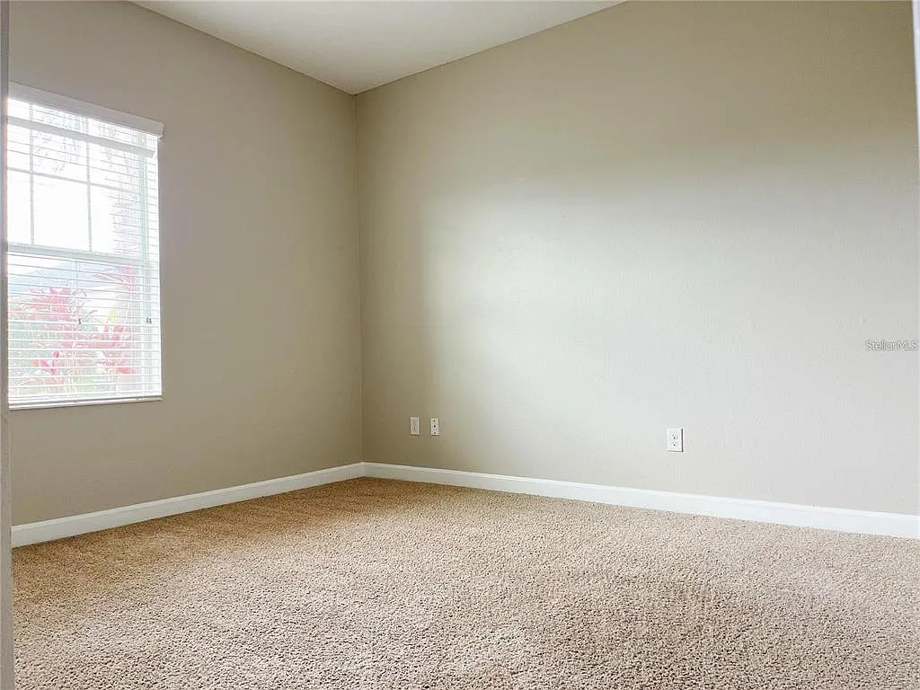 4 bed, 3.0 bath, 2061 sqft, $2,600 — Photo 3
