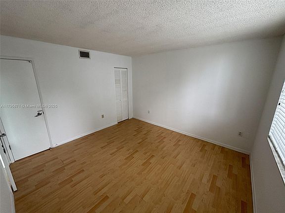 5th image of 126 SW 17th Rd APT 505