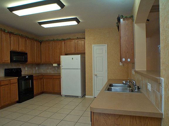 2nd image of 6113 Photinia Ave